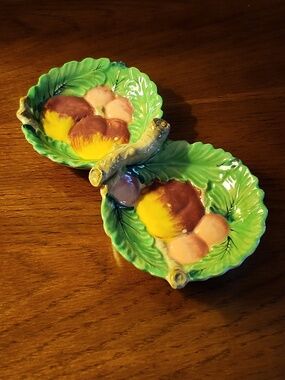 MID-CENTURY WALES CO. MAJOLICA STYLE TIDBIT DIVIDED DISH